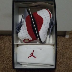 Size 2c baby jordan gift set. With hat